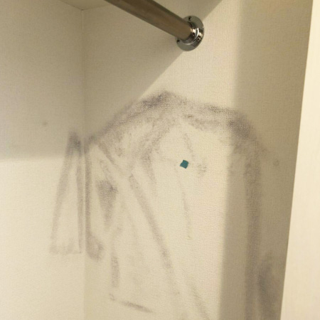 クローゼット汚れ施工前